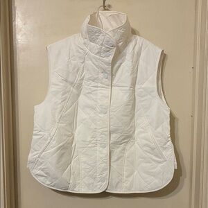 NWOT Women's White Quilted Vest medium